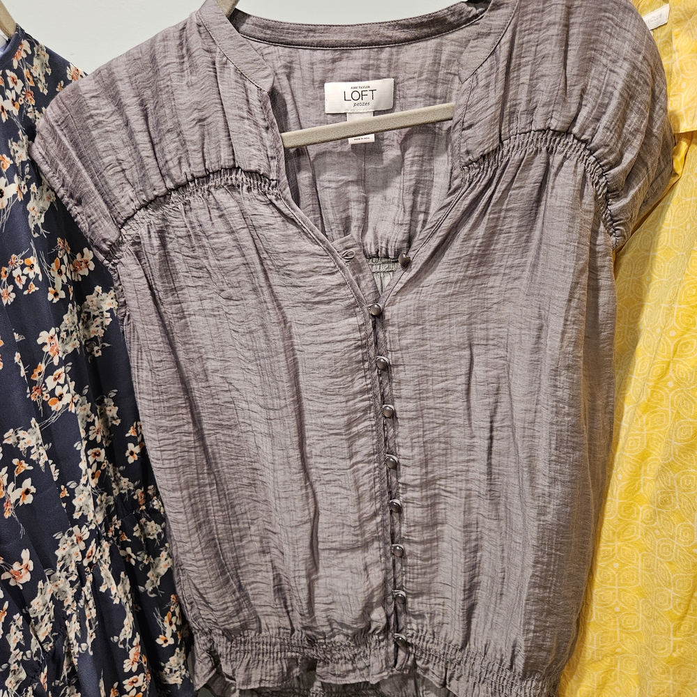 LOFT Women's Gray Button-Down Top